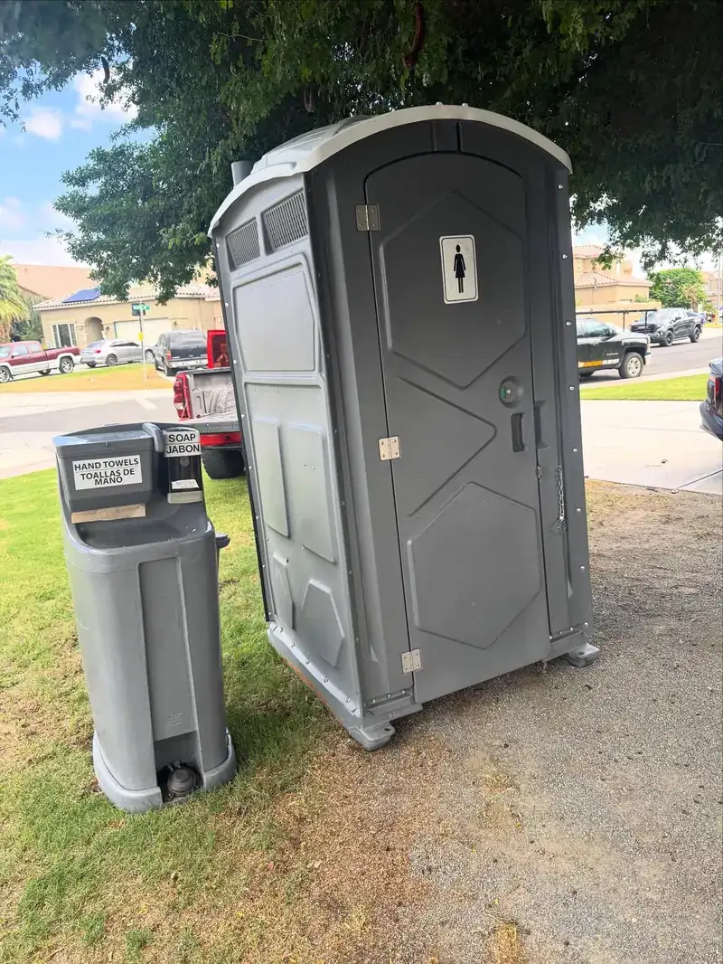 Deluxe flushing unit for rent in Lancaster, PA